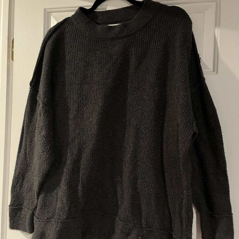 Aerie Women’s Charcoal Crewneck Sweater. Minor pilling